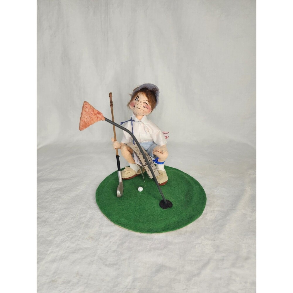 ANNALEE '96 WOMAN GOLFER Eyeing the Green 2881 Felt Doll Golf Figurine